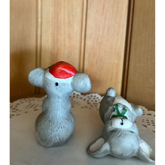 Vintage Gray Ceramic Christmas Salt & Pepper Shakers Santa Hat Holiday Decor - Picture 7 of 9
